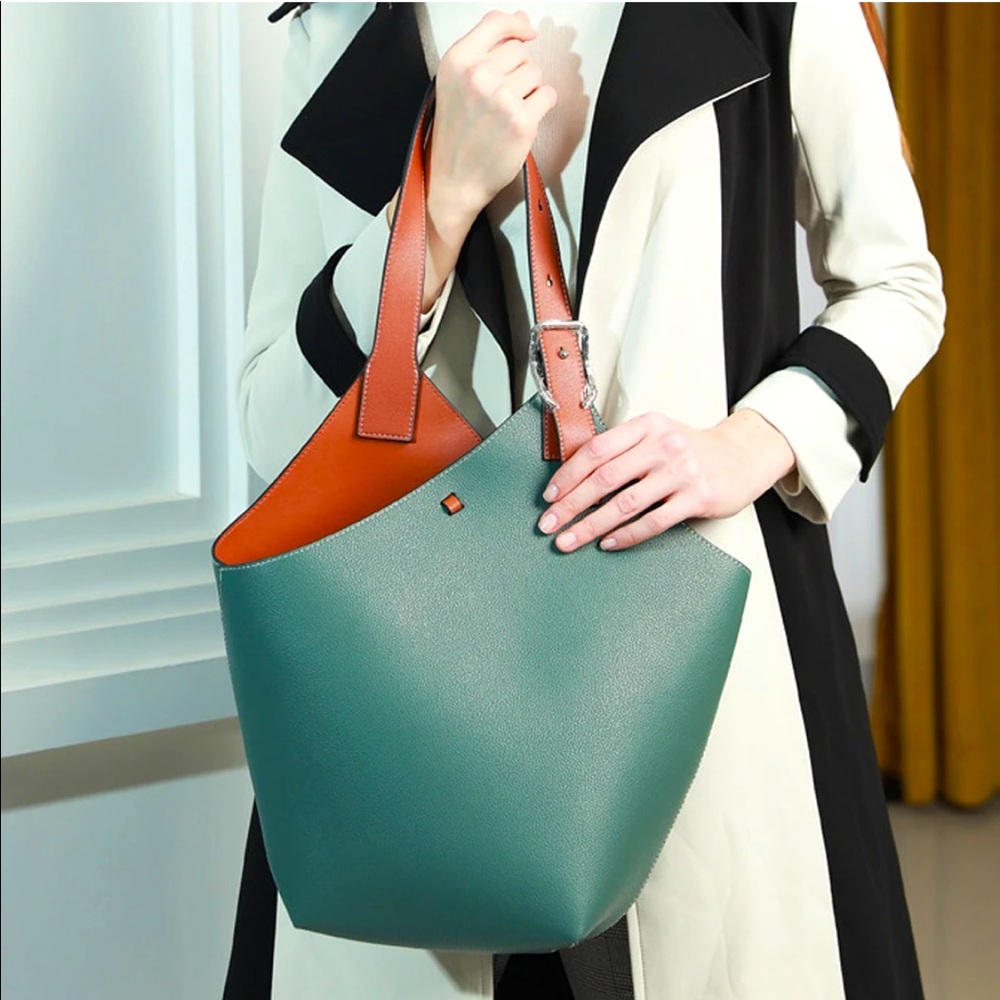 Maison de Beaute mdbmuk Cholet bag like new blue